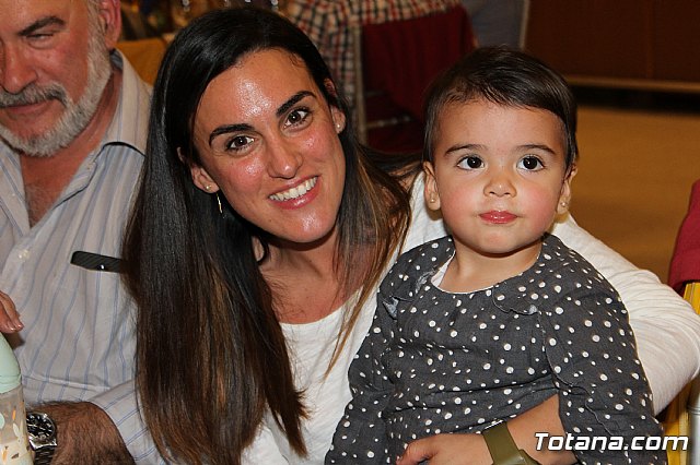 Pasteleros, hosteleros, familiares y amigos ofrecieron una emotiva cena sorpresa a Pepe 