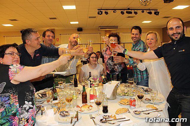 Pasteleros, hosteleros, familiares y amigos ofrecieron una emotiva cena sorpresa a Pepe 