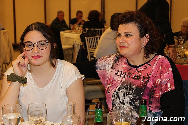 Pasteleros, hosteleros, familiares y amigos ofrecieron una emotiva cena sorpresa a Pepe 