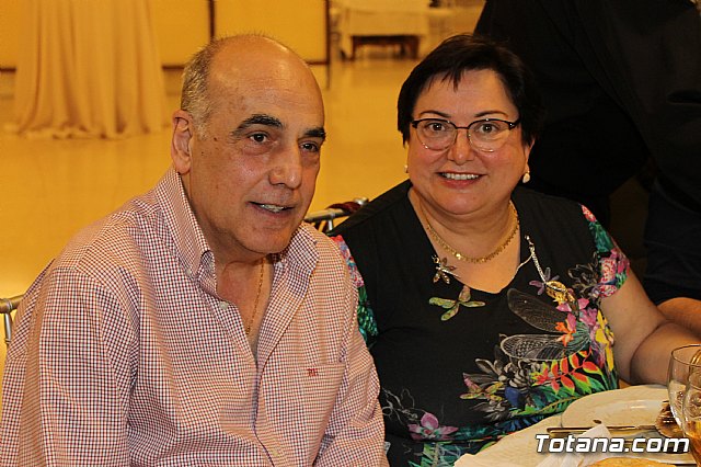 Pasteleros, hosteleros, familiares y amigos ofrecieron una emotiva cena sorpresa a Pepe 