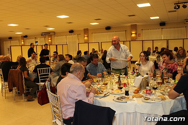 Pasteleros, hosteleros, familiares y amigos ofrecieron una emotiva cena sorpresa a Pepe 