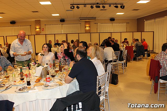 Pasteleros, hosteleros, familiares y amigos ofrecieron una emotiva cena sorpresa a Pepe 