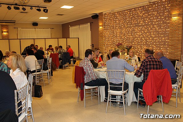 Pasteleros, hosteleros, familiares y amigos ofrecieron una emotiva cena sorpresa a Pepe 