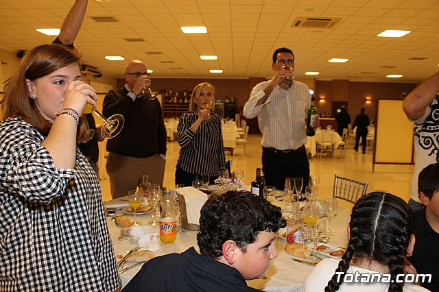 Pasteleros, hosteleros, familiares y amigos ofrecieron una emotiva cena sorpresa a Pepe 