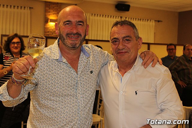 Pasteleros, hosteleros, familiares y amigos ofrecieron una emotiva cena sorpresa a Pepe 