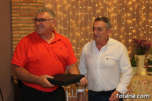 Pasteleros, hosteleros, familiares y amigos ofrecieron una emotiva cena sorpresa a Pepe 