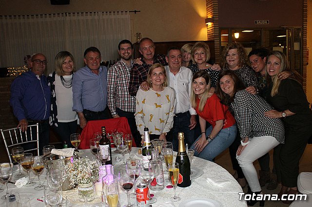 Pasteleros, hosteleros, familiares y amigos ofrecieron una emotiva cena sorpresa a Pepe 