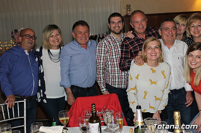 Pasteleros, hosteleros, familiares y amigos ofrecieron una emotiva cena sorpresa a Pepe 