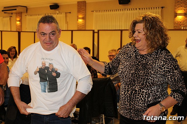 Pasteleros, hosteleros, familiares y amigos ofrecieron una emotiva cena sorpresa a Pepe 