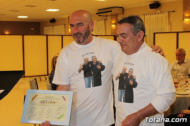 Pasteleros, hosteleros, familiares y amigos ofrecieron una emotiva cena sorpresa a Pepe 