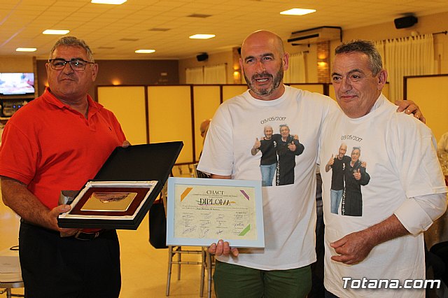 Pasteleros, hosteleros, familiares y amigos ofrecieron una emotiva cena sorpresa a Pepe 