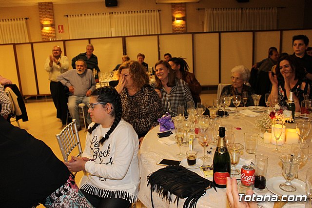 Pasteleros, hosteleros, familiares y amigos ofrecieron una emotiva cena sorpresa a Pepe 