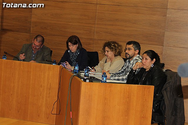 Pleno extraordinario para debatir la repercusin y funcionamiento del nuevo Servicio Municipal de Aguas - 10