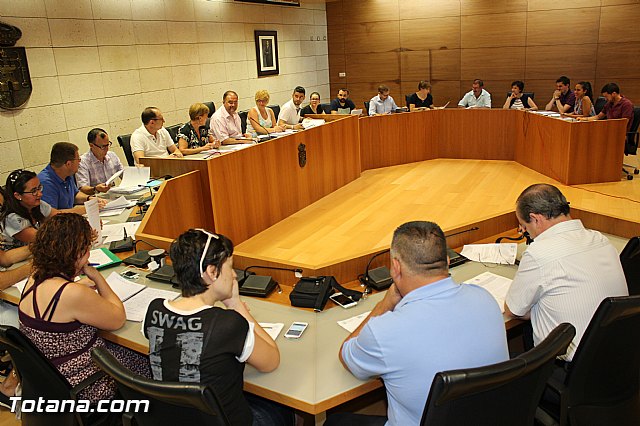 Pleno extraordinario para adherirse al fondo de Ordenacin de Medidas de Sostenibilidad Financiera y Entidades Locales - 10