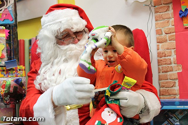 Pap Noel visit Mundo Piatas para recoger las cartas de los ms peques de la casa - 7