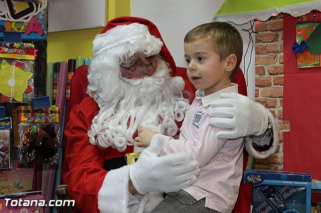 Pap Noel visit Mundo Piatas para recoger las cartas de los ms peques de la casa - 12