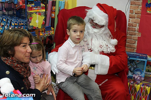 Pap Noel visit Mundo Piatas para recoger las cartas de los ms peques de la casa - 21