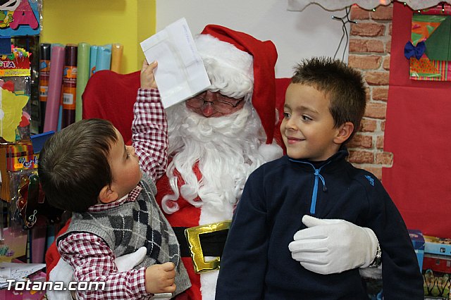 Pap Noel visit Mundo Piatas para recoger las cartas de los ms peques de la casa - 36