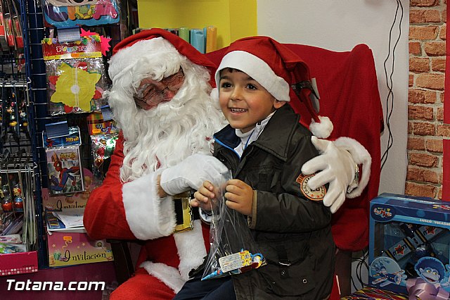 Pap Noel visit Mundo Piatas para recoger las cartas de los ms peques de la casa - 86