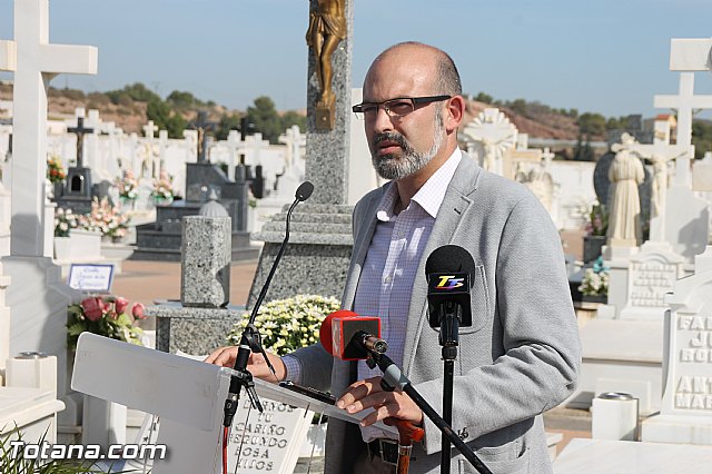 Acto institucional de descubrimiento de la lpida en memoria de los 11 fusilados de Totana y Aledo en octubre 1939 - 59
