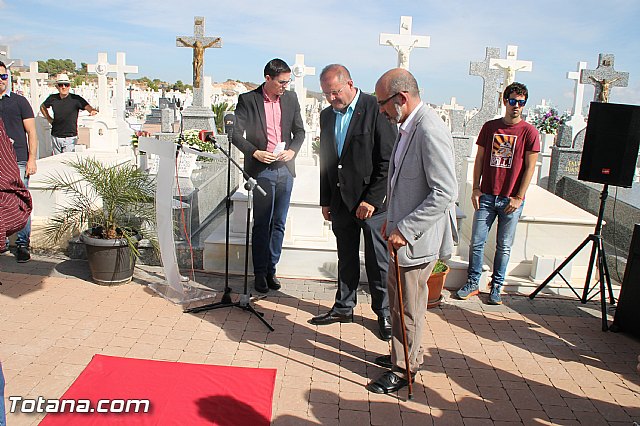 Acto institucional de descubrimiento de la lpida en memoria de los 11 fusilados de Totana y Aledo en octubre 1939 - 68