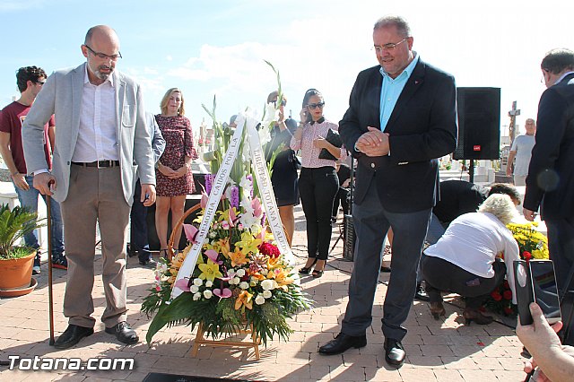 Acto institucional de descubrimiento de la lpida en memoria de los 11 fusilados de Totana y Aledo en octubre 1939 - 70