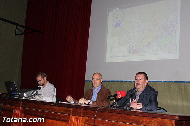 Reunin con vecinos de Totana afectados por el trazado de la lnea de alta tensin - 1