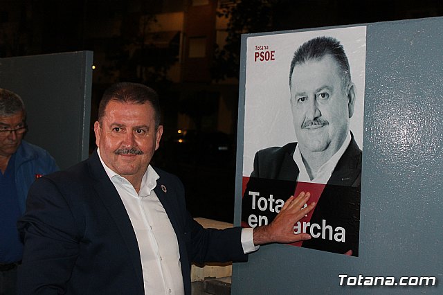 Pegada de carteles Elecciones 26M - 18