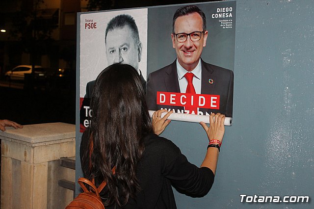 Pegada de carteles Elecciones 26M - 25