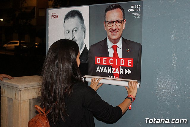 Pegada de carteles Elecciones 26M - 26