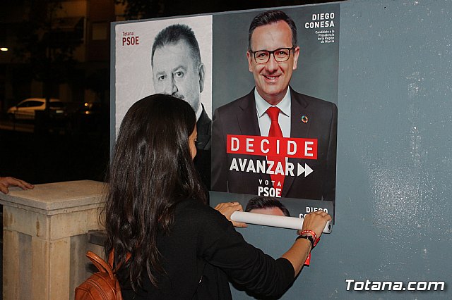 Pegada de carteles Elecciones 26M - 27