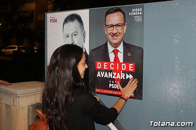 Pegada de carteles Elecciones 26M - 28