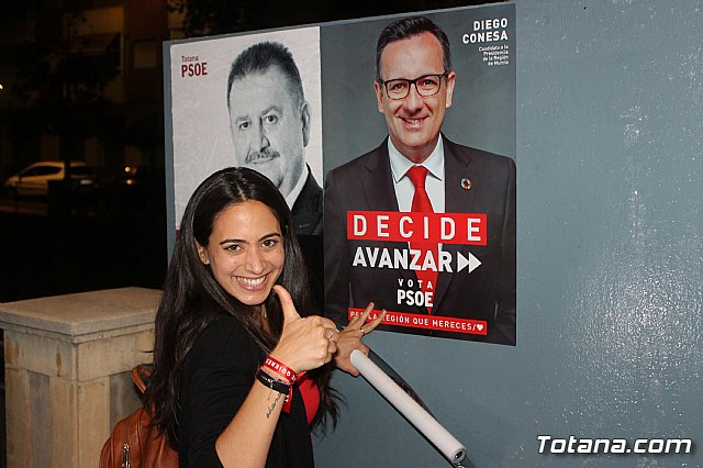 Pegada de carteles Elecciones 26M - 30