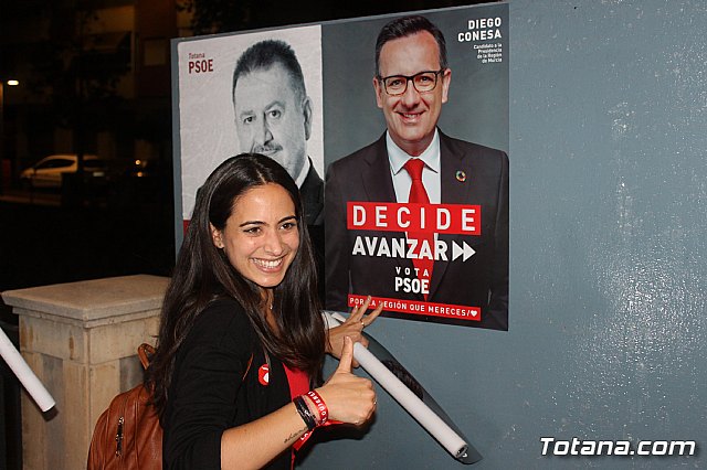 Pegada de carteles Elecciones 26M - 31