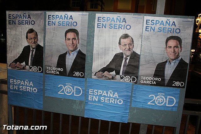 Pegada de carteles - Elecciones Generales 20d - 50