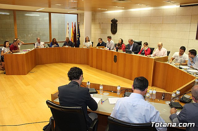 Pleno extraordinario - Mesas electorales y hacienda - 1