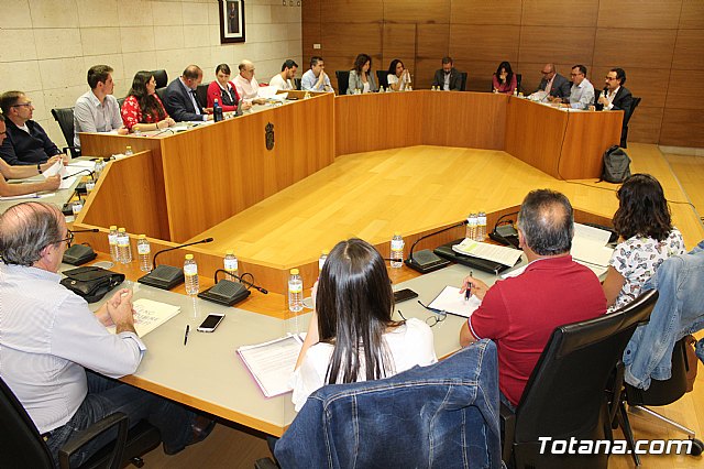 Pleno extraordinario - Mesas electorales y hacienda - 16