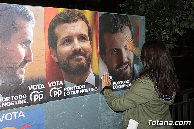 Pegada de carteles- Elecciones Generales 10N - 88