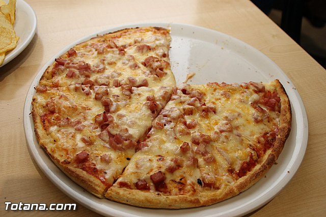 Pizzera TREVI abre un nuevo local en el centro de Totana: 