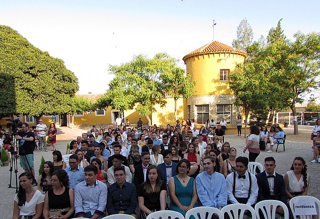 Graduaciones IES Prado Mayor 2 de Ciclos Formativos de Grado Medio y 2 de Bachillerato - 2019 - 22