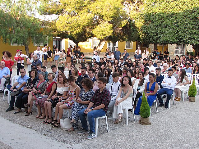 Graduaciones IES Prado Mayor 2 de Ciclos Formativos de Grado Medio y 2 de Bachillerato - 2019 - 23