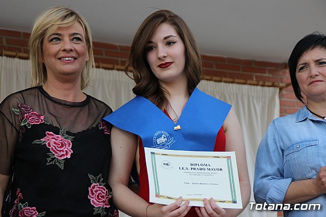 Graduacin 4 ESO y 2 FP bsica - Prado Mayor 2016/2017  - 69