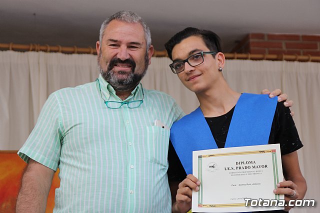Graduacin 4 ESO y 2 FP bsica - Prado Mayor 2016/2017  - 91