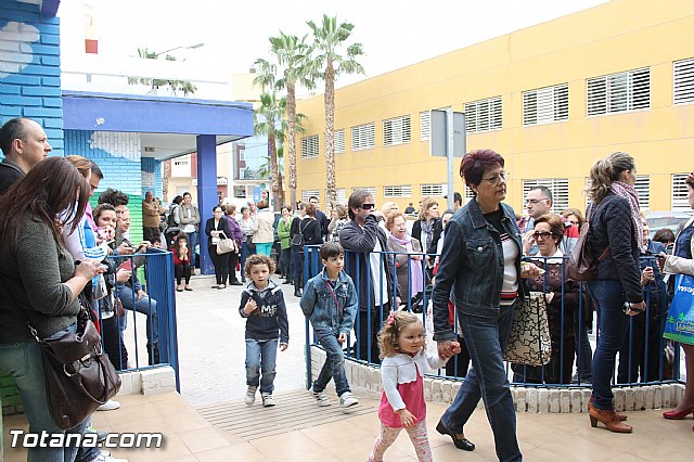 Procesin infantil. Escuela Infantil Clara Campoamor - Semana Santa 2014 - 15