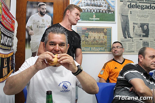 Totana celebr la 13 Champion League del Real Madrid, tras vencer al Liverpool (3-1) - 7