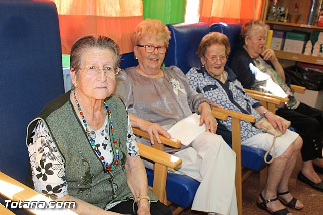 Coronacin del rey y reina del Centro de Da para Personas Mayores Dependientes 2016 - 9