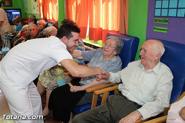 Coronacin del rey y reina del Centro de Da para Personas Mayores Dependientes 2016 - 19