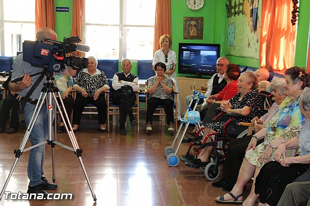 Coronacin del rey y reina del Centro de Da para Personas Mayores Dependientes 2016 - 24