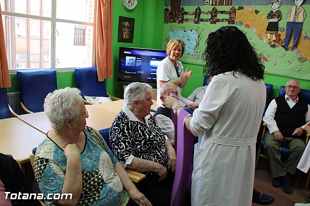 Coronacin del rey y reina del Centro de Da para Personas Mayores Dependientes 2016 - 52