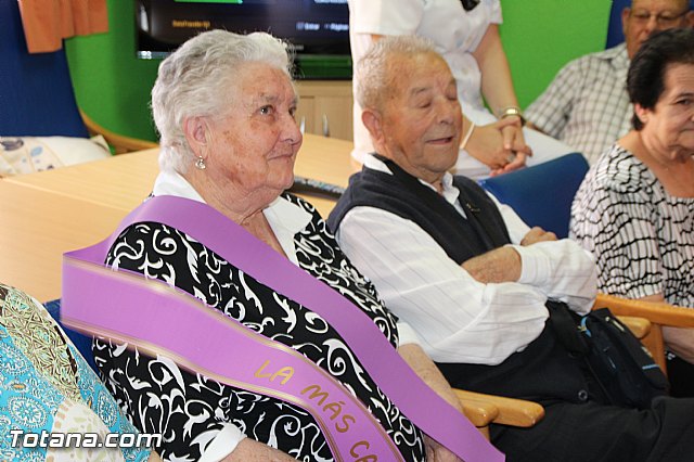 Coronacin del rey y reina del Centro de Da para Personas Mayores Dependientes 2016 - 53